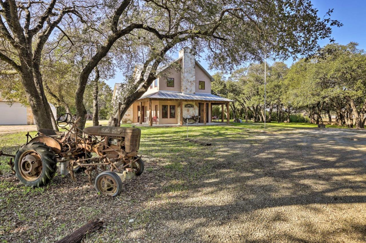 Riverfront Blanco Home With Shaded Porch And Hot Tub Екстериор снимка